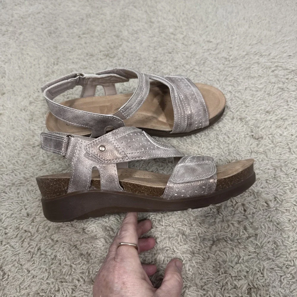 Clarks Calenne Carmen Sandal Wedge Leather Beige Gold Slingback Womens 7 Comfort